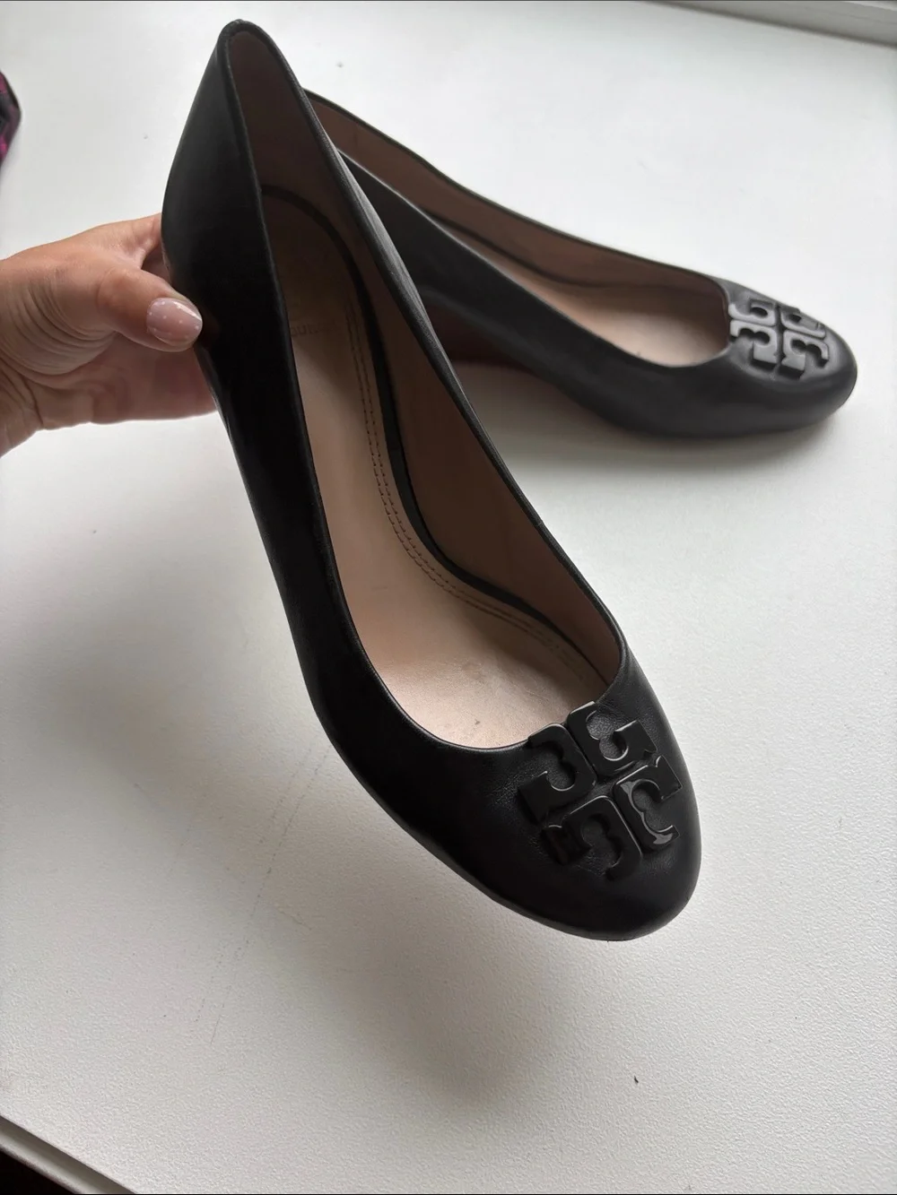 Tory Burch Black Leather Raleigh Round Toe Wedge Pumps size 8